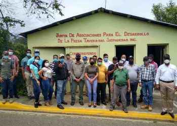 INTABACO imparte charla a diferentes productores en la zona del el Caimito de Jánico