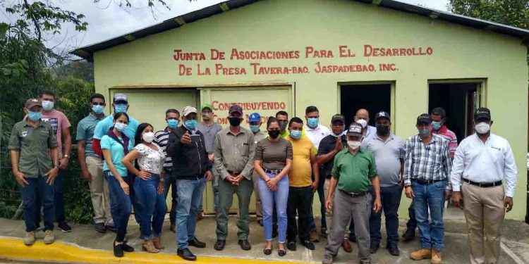 INTABACO imparte charla a diferentes productores en la zona del el Caimito de Jánico
