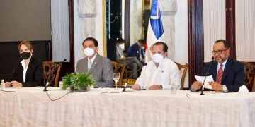Poder Ejecutivo afirma contratos con farmacéuticas para adquirir vacunas Covid-19 son transparentes