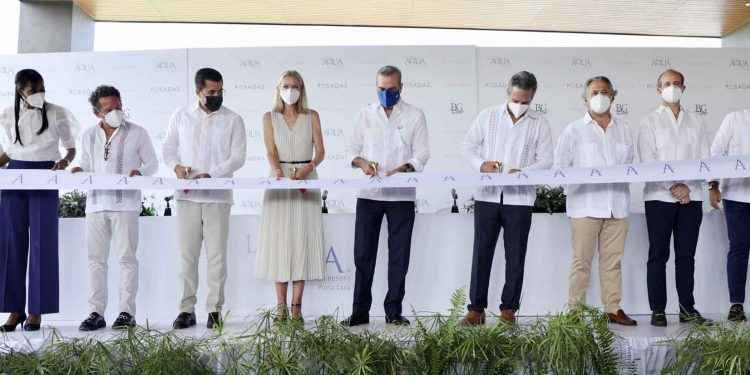 Presidente asiste a inauguración de complejo turístico con inversión de UDS120 millones