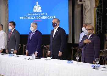 Presidente plantea diálogo nacional para crear 600 mil empleos