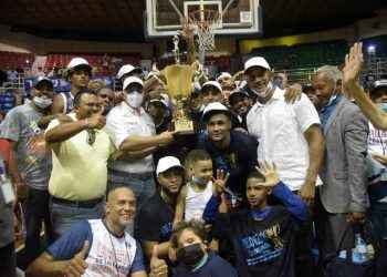 Pueblo Nuevo derrota al Cupes y se proclama campeón del Baloncesto Superior de Santiago