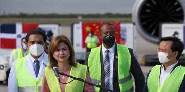 Vicepresidenta llama a la población mayor de 18 años y a los residentes legales a vacunarse