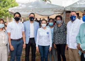 Fundación Raymond Rodríguez realiza jornada de salud y entrega medicamentos a empleados de alcaldía del DN y sus familiares