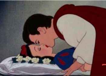 ¡Oye ahora! Piden eliminiar el beso del príncipe a Blancanieves