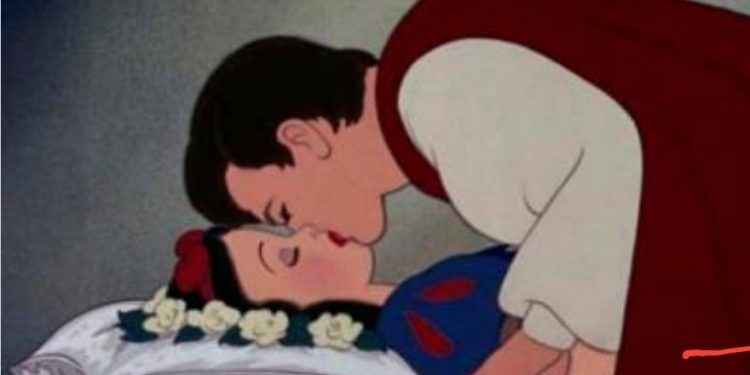 ¡Oye ahora! Piden eliminiar el beso del príncipe a Blancanieves