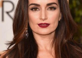 Ana De la Reguera llega a la cima de Hollywood como musa guerrera de Zack Snyder