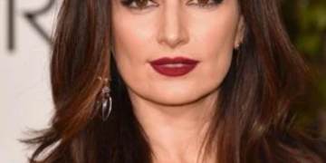 Ana De la Reguera llega a la cima de Hollywood como musa guerrera de Zack Snyder