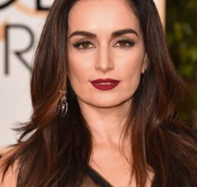Ana De la Reguera llega a la cima de Hollywood como musa guerrera de Zack Snyder