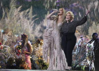 El príncipe Harry y Jennifer López encabezan el concierto «Vax Live»