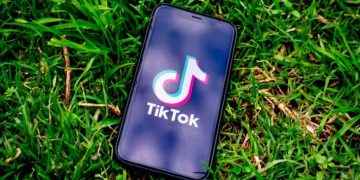 TikTok cambia la voz de la función de texto a voz tras recibir demanda