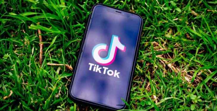 TikTok cambia la voz de la función de texto a voz tras recibir demanda