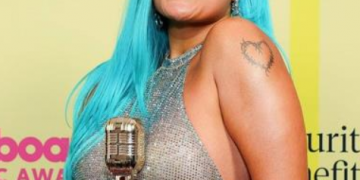 Karol G le gana a Rosalía y Becky G en Premios Billboard