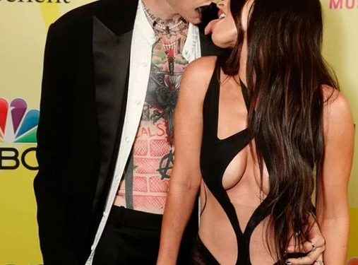 La desafiante alfombra roja de Megan Fox en los Billboard Music Awards: un vestido de infarto y toqueteos subidos de tono con su novio