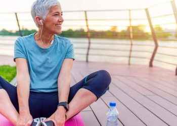 Mujer 50+: vida más activa y cambio de hábitos, indispensables