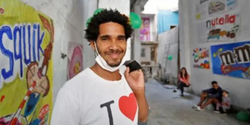 Trasladan al hospital a artista cubano tras una semana en huelga de hambre