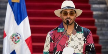 Ozuna exhorta a los jóvenes a vacunarse contra el covid-19