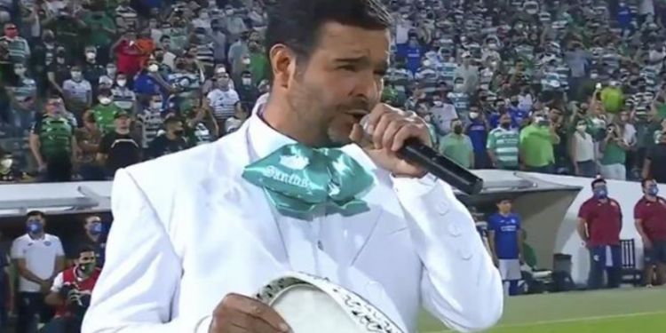 Pablo Montero se suma a la lista de cantantes olvidan letras del Himno Nacional