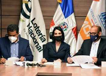 Acuerdo firmado entre el MOPC y Lotería Nacional para construir viviendas sociales en LMF