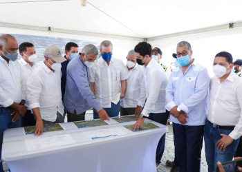 Presidente Abinader supervisa avances de la circunvalación de Baní