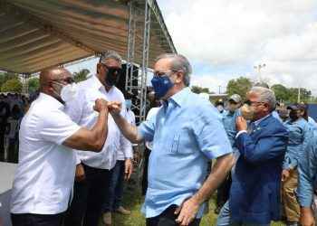 Presidente Abinader inaugura Estadio de Softbol Cristino Cala en Nagua
