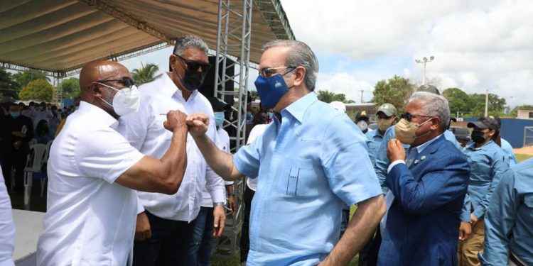 Presidente Abinader inaugura Estadio de Softbol Cristino Cala en Nagua