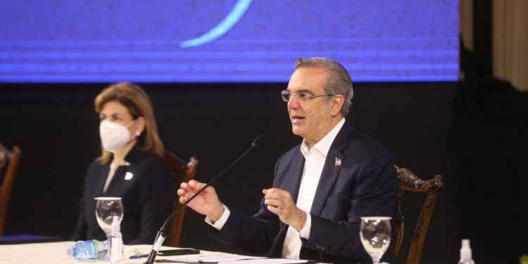 Abinader presenta Compromiso Nacional por el Agua con inversión de US$ 8,500 millones
