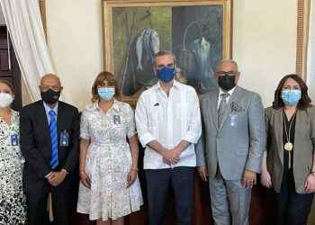 Presidente Abinader recibe Comité Ejecutivo y Consejo de Asesores de Acroarte