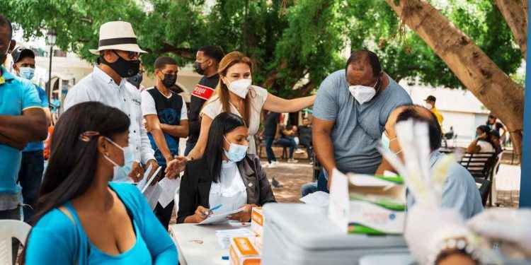 Alcaldesa Carolina destacó como exitosa jornada de vacunación comunitaria en el DN