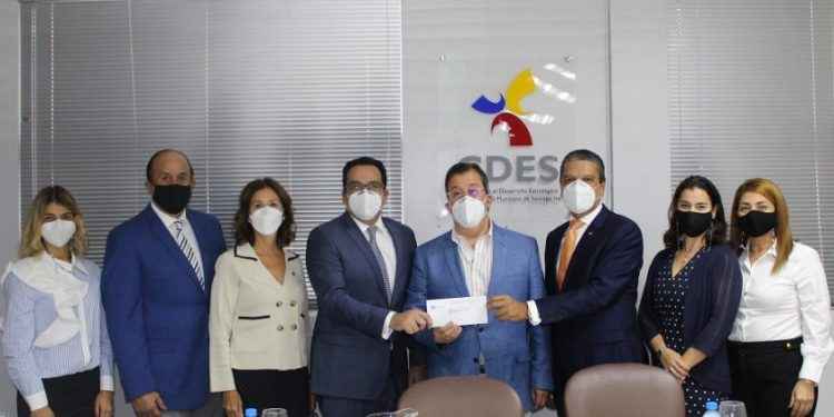 Banco Popular dona un millón de pesos al Consejo para el Desarrollo Estratégico de Santiago