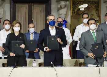 Colegio Médico y Sociedades Médicas Especializadas apoyan disposición Gobierno de aplicar tercera dosis