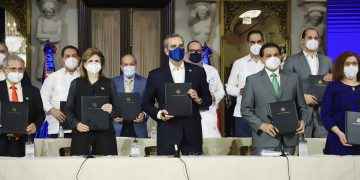 Colegio Médico y Sociedades Médicas Especializadas apoyan disposición Gobierno de aplicar tercera dosis