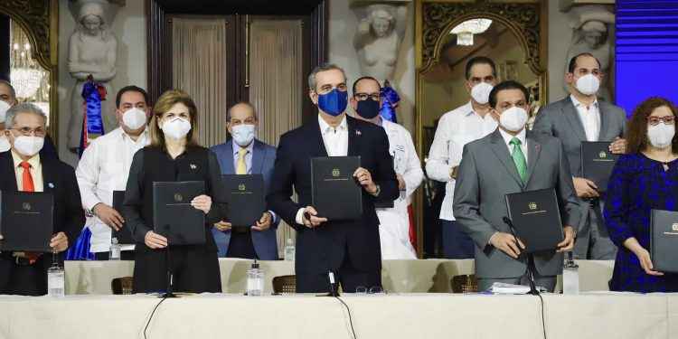Colegio Médico y Sociedades Médicas Especializadas apoyan disposición Gobierno de aplicar tercera dosis