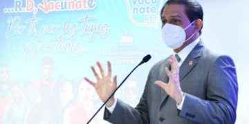 Ministro de Salud Daniel Rivera dice primer lote de vacunas Pfizer podría llegar este viernes