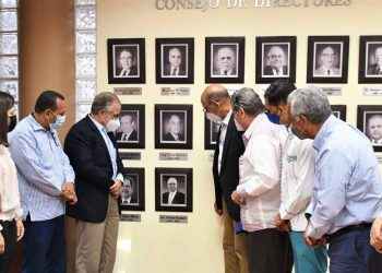Develizan foto de Carlos Fondeur como expresidente del Consejo de Directores de Coraasan