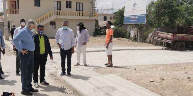 Eduardo Estrella realiza supervisión obras San Francisco de Jacagua y Santiago Oeste