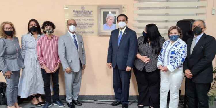 Ministro Salud Pública Daniel Rivera exhorta embarazadas acudir a vacunarse