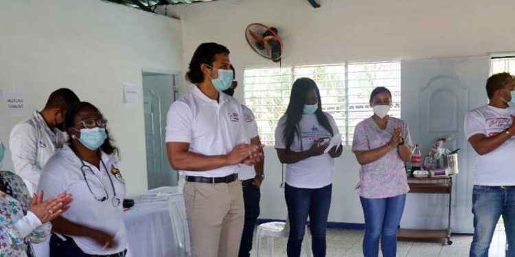 Fundación Raymond Rodríguez lleva jornada de salud gratuita a San Antonio de Guerra