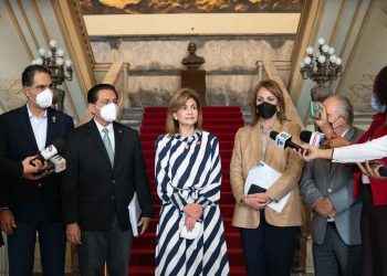 Gobierno aplicará una tercera dosis de vacuna contra el Covid-19