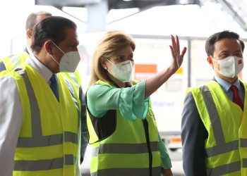 Gobierno recibe tres millones de vacunas SINOVAC