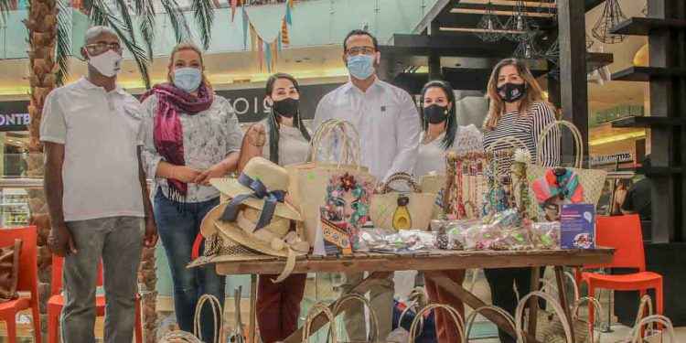 INAGUJA y el Club de Madres de Juncalito participan en Mercado Central de Ágora Mall
