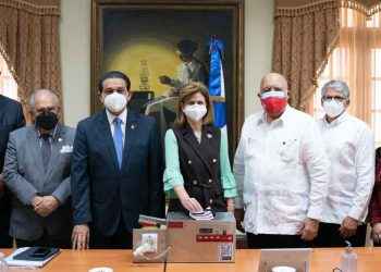 INTEC entrega 100 ventiladores mecánicos al Gabinete de Salud