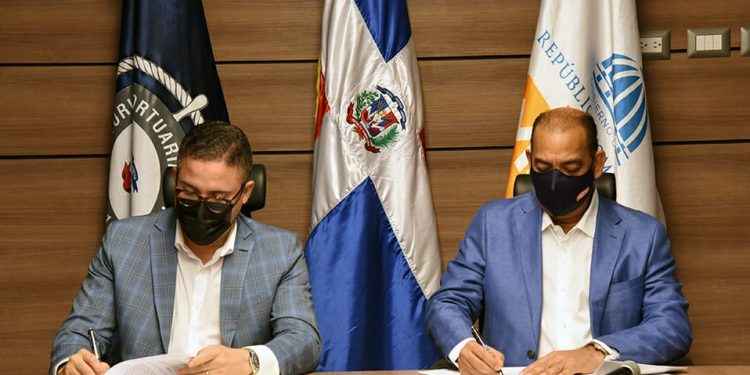 MOPC Y APORDOM firman convenio para construir y rehabilitar puertos pesqueros