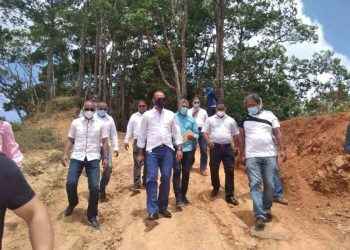 Ministro de Obras Públicas recorre caminos en Jacagua