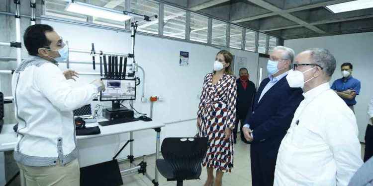 PUCMM y CZFS inauguran laboratorios de ingeniería