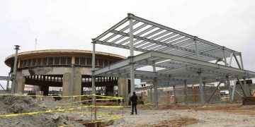 Presidente Abinader inicia remodelación Mercado Modelo de La Vega y construirán sede de la UASD