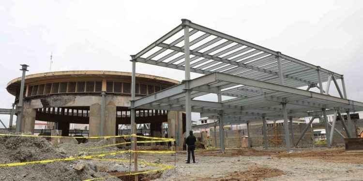 Presidente Abinader inicia remodelación Mercado Modelo de La Vega y construirán sede de la UASD