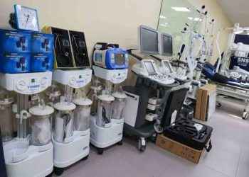 SNS entrega 17.3 millones en equipos a dos hospitales de Santiago