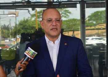 Ulises Rodríguez exhorta a la población a vacunarse
