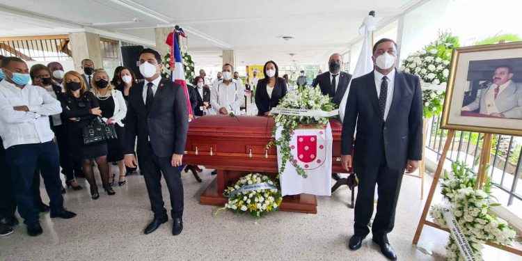 Víctor D’Aza lamenta muerte de Sued y propone Alcaldía de Santiago lleve su nombre